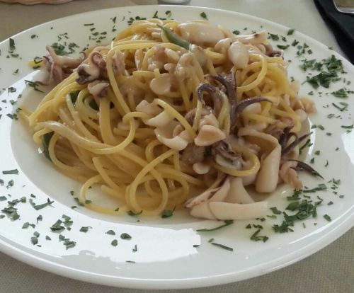 Ricetta Linguina calamaretti e salvia con crema di cannellino